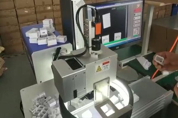 電源適配器視覺激光打標應用