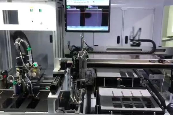 機器視覺點膠機的應用和定位控制