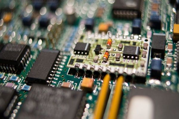 機器視覺的電子元器件激光打標應用